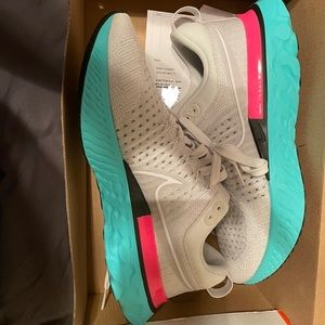Brand new Nike React Mens Sz 8 / Womens 9.5